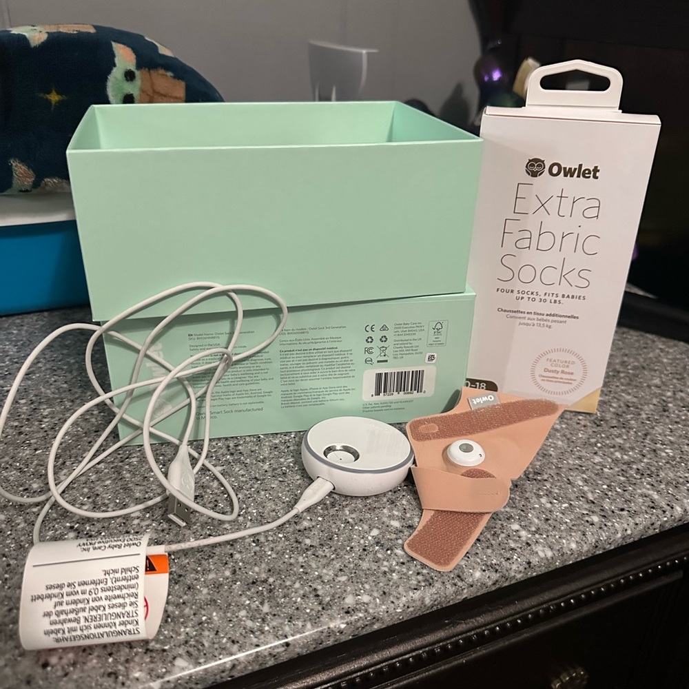 Owlet Baby Monitor with Extra Fabric Socks